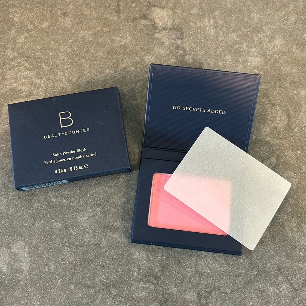 New NIB Satin Powder Blush, Guava